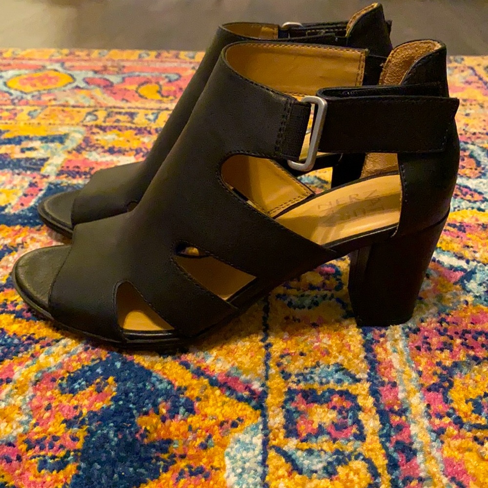 Naturalizer black heels
